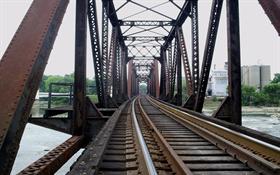 Y bridge tracks