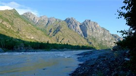 Wild_Sibera_Mountain_River