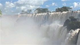 Iguazu_falls_Full
