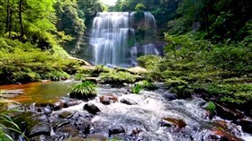 4K Waterfall Rocky River